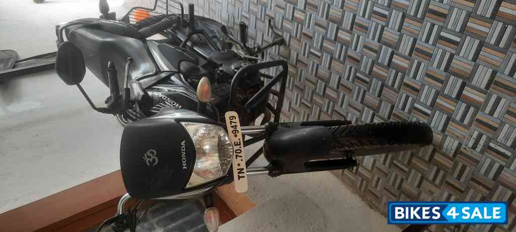 Black With White Honda Shine 125