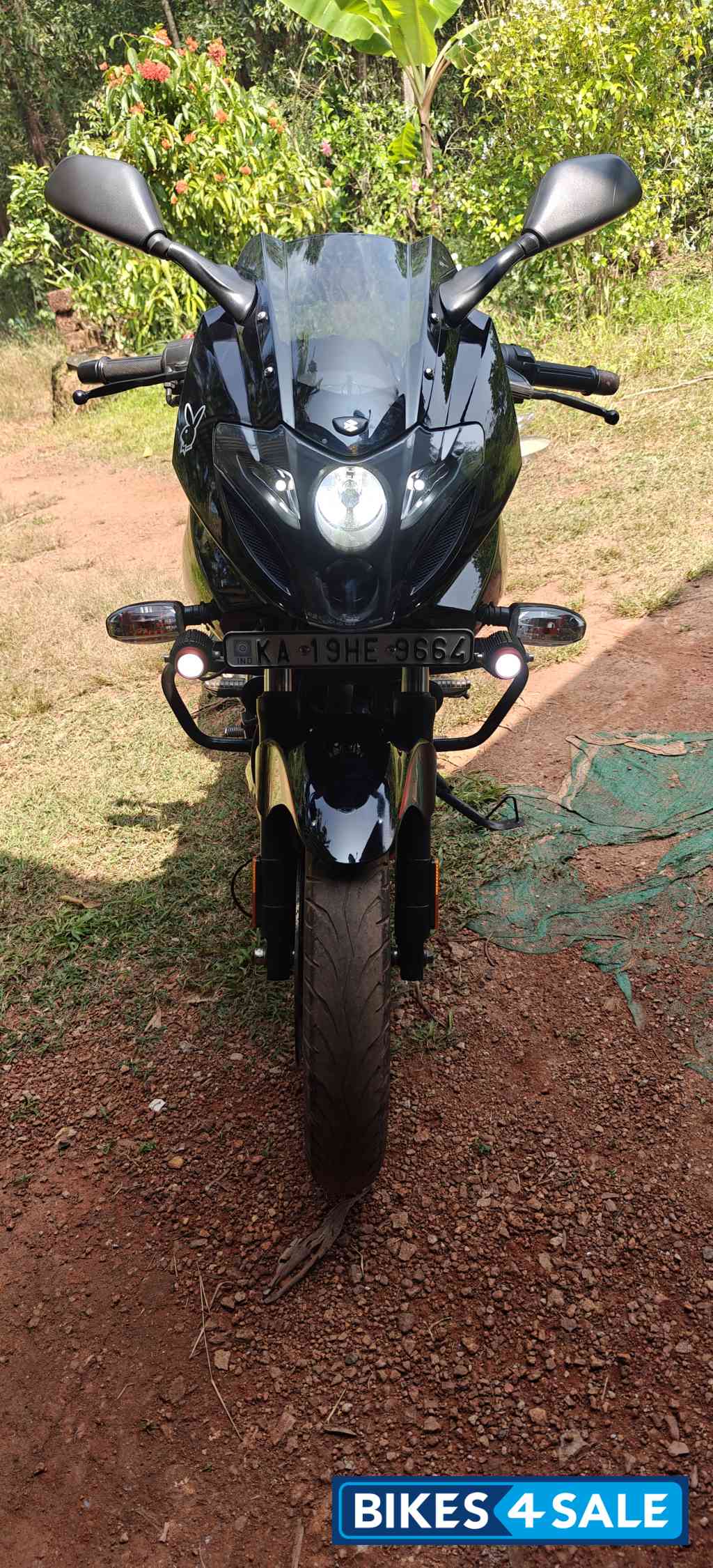 Red Bajaj Pulsar 220F BS6