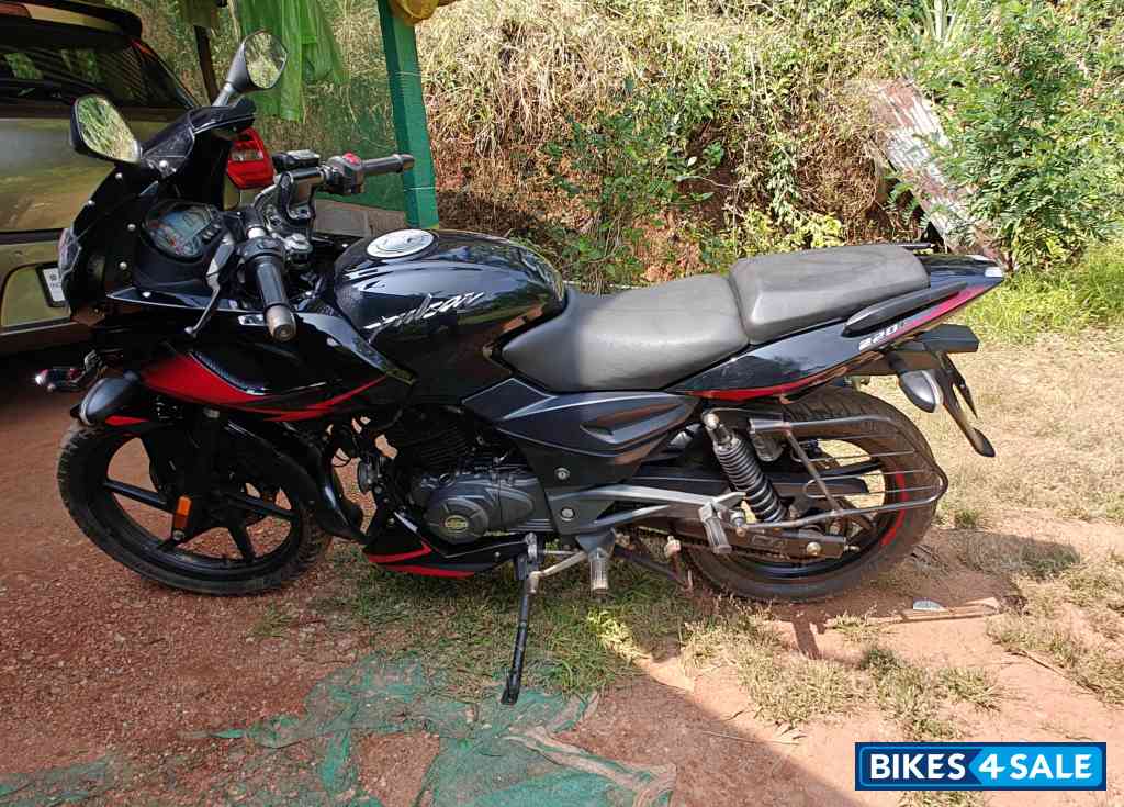 Red Bajaj Pulsar 220F BS6