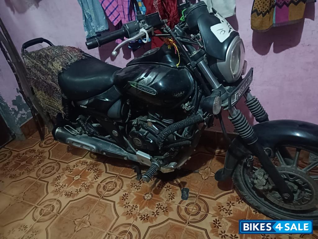 Bajaj Avenger Street 180