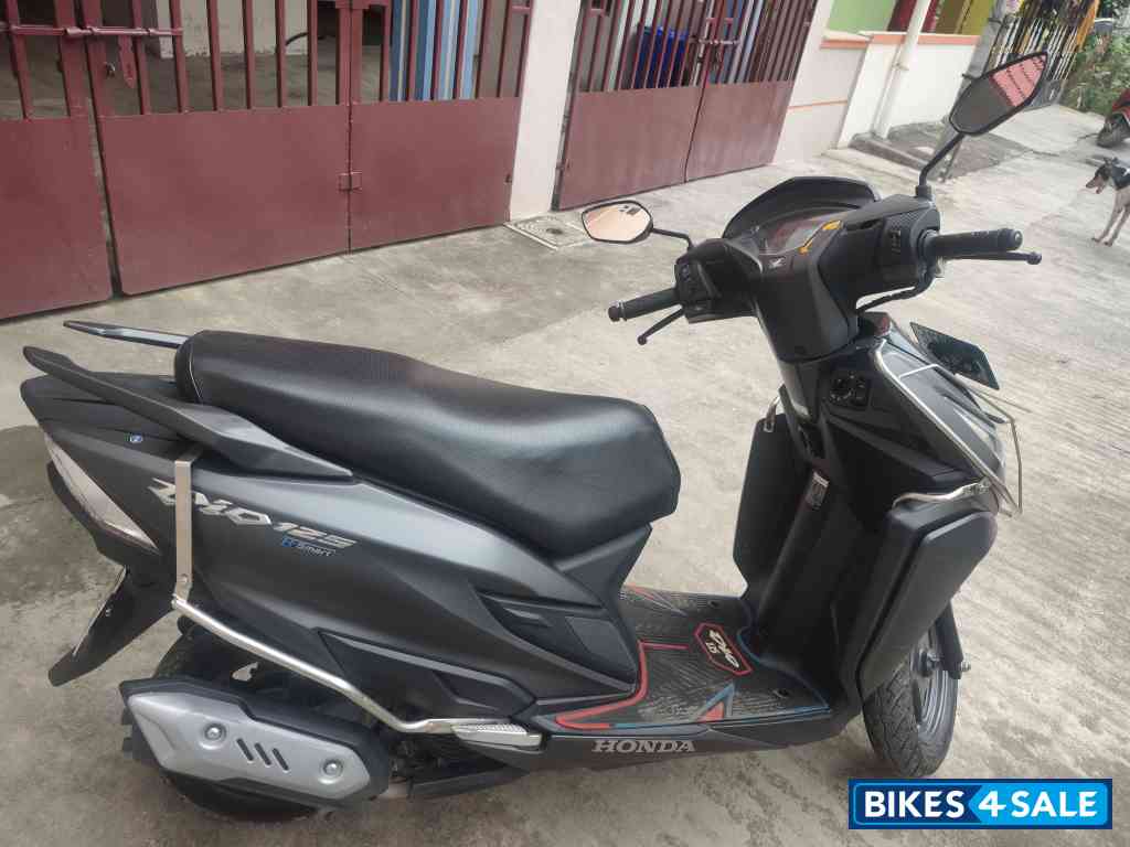 Gray Honda Dio 125 Smart