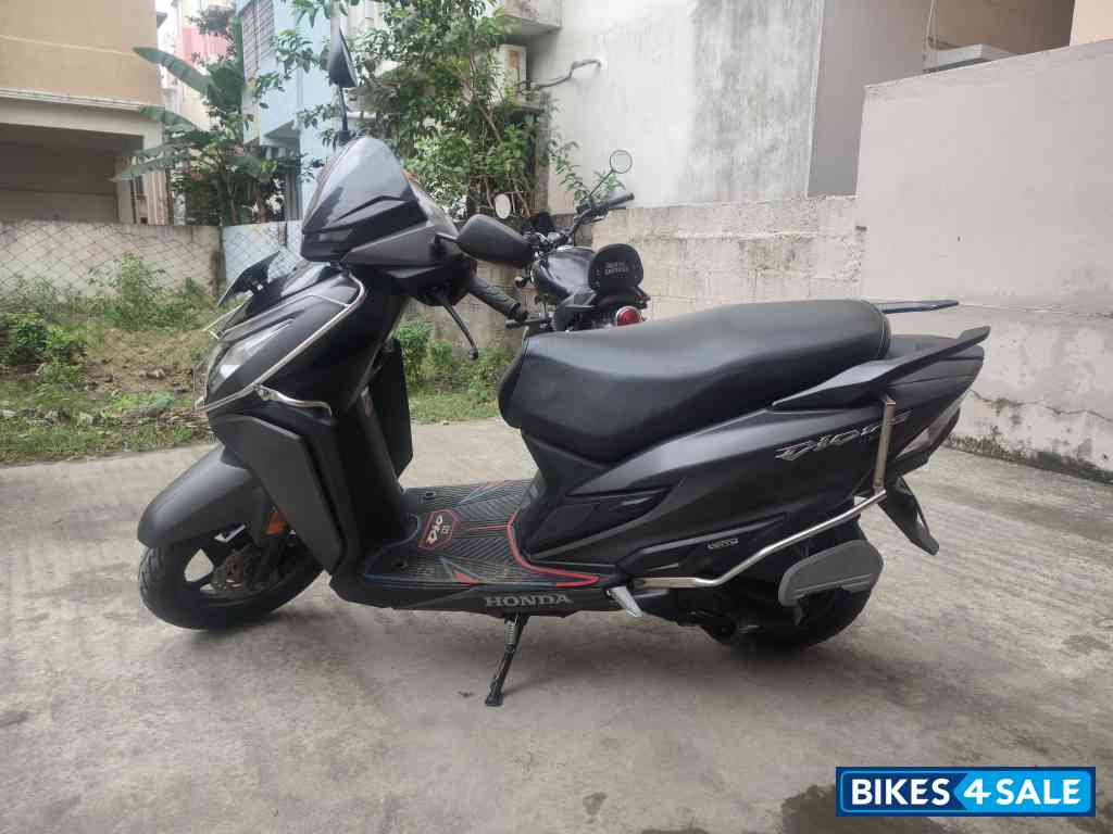Gray Honda Dio 125 Smart