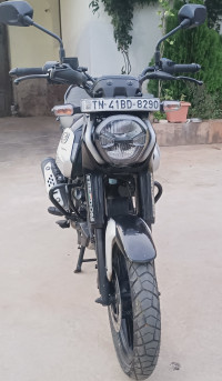 Black Silver Dual Tone Bajaj Freedom 125 NG04 Disc LED