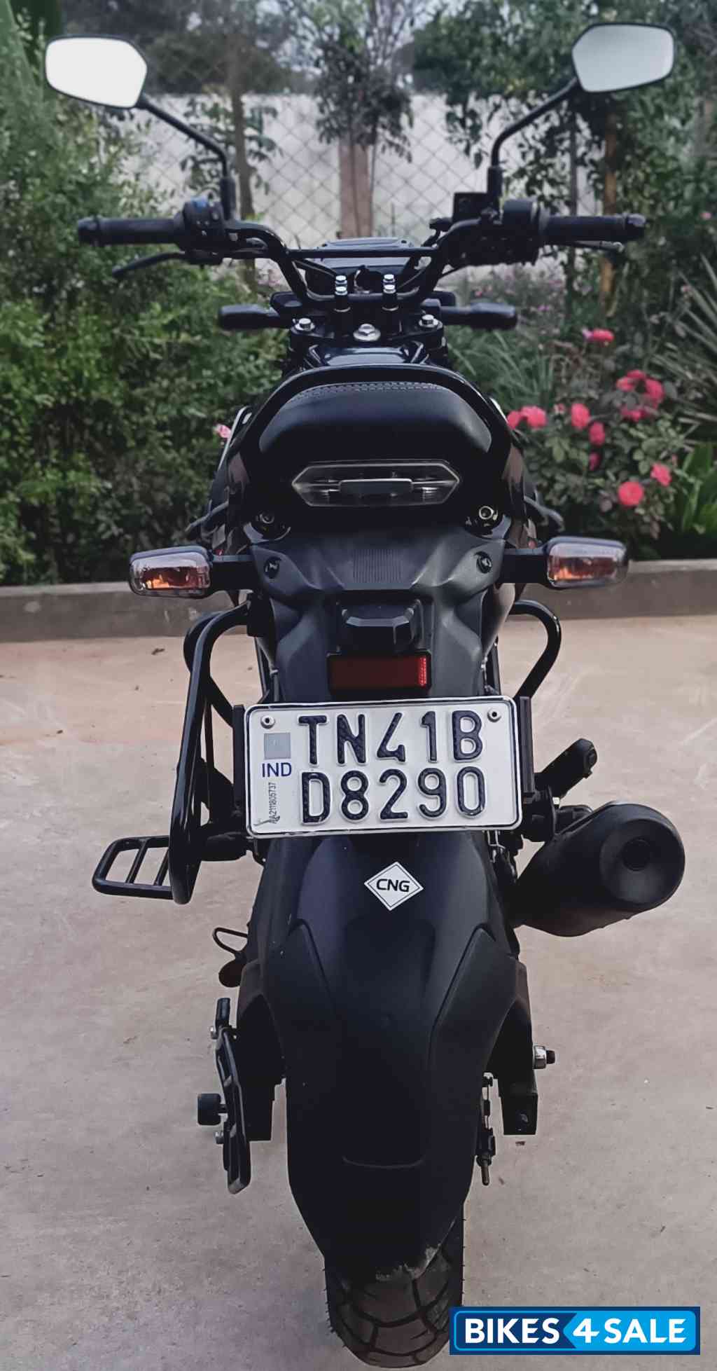 Black Silver Dual Tone Bajaj Freedom 125 NG04 Disc LED