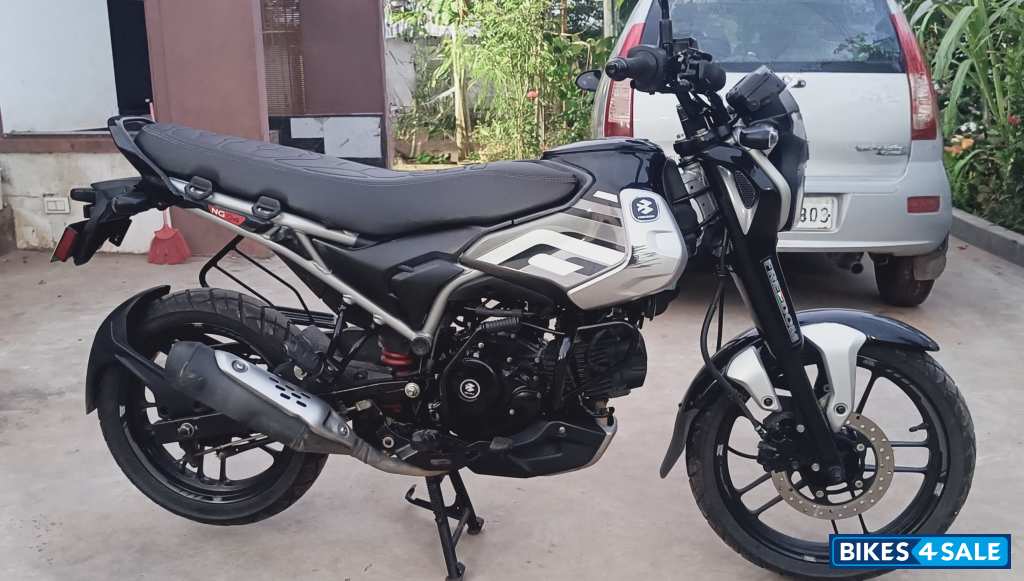 Black Silver Dual Tone Bajaj Freedom 125 NG04 Disc LED