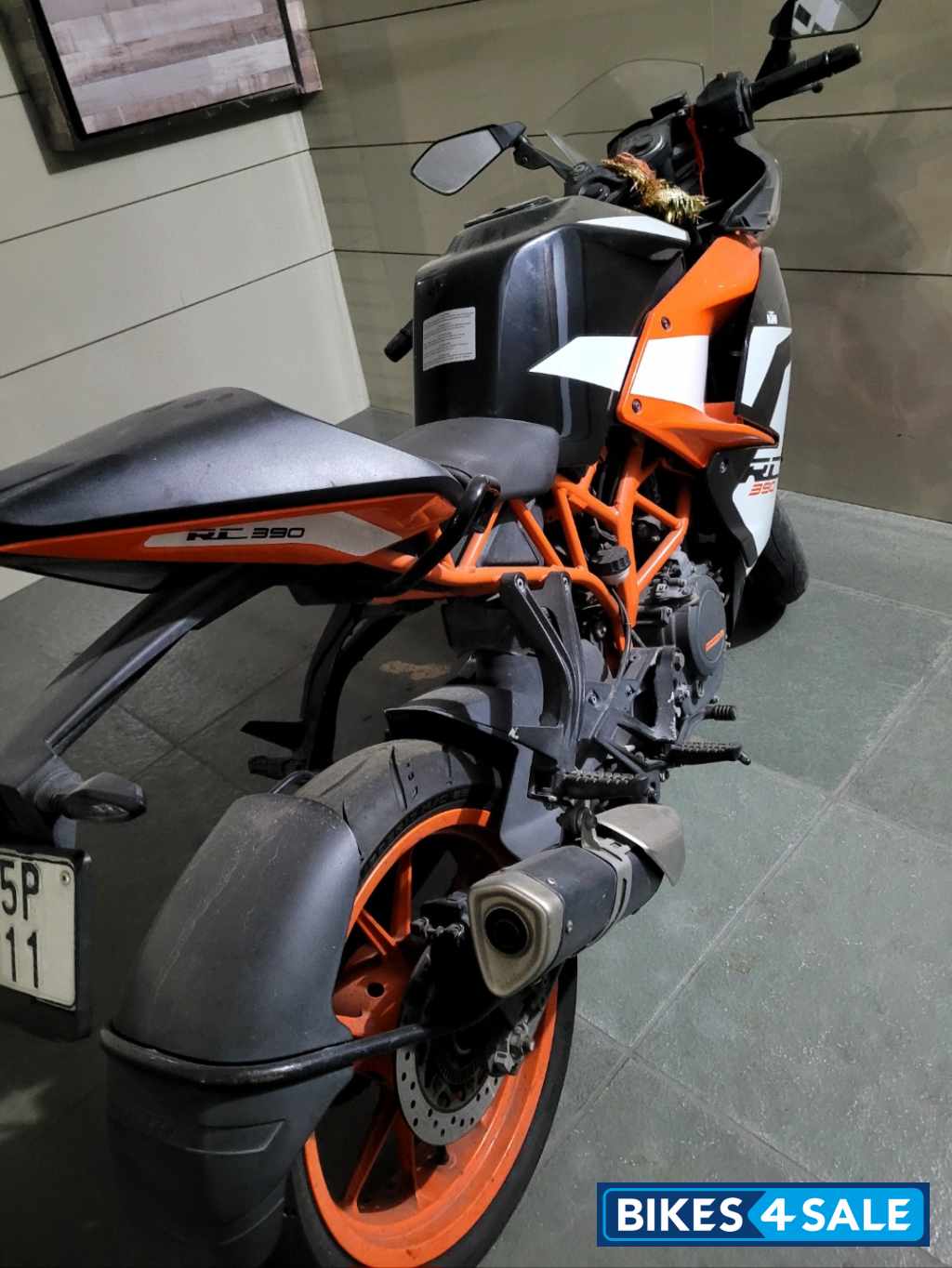 Orange KTM RC 390