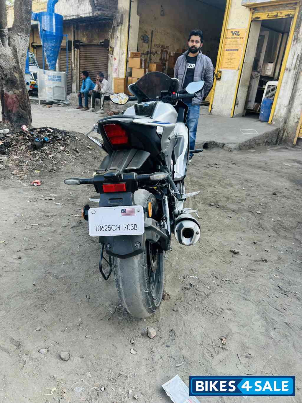 Grey Metallic Yamaha R15M