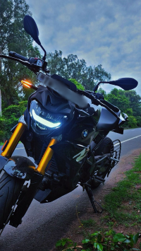 Black BMW G 310 R