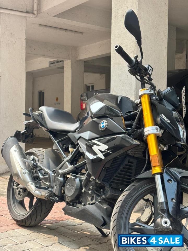 Black BMW G 310 R