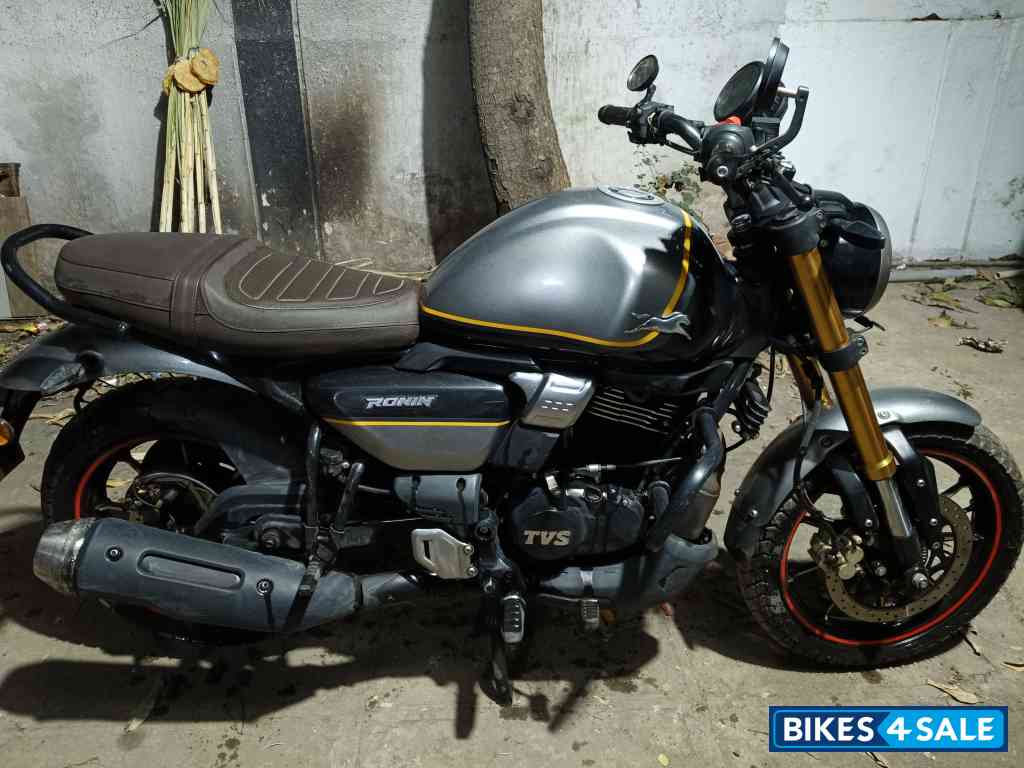 TVS Ronin TD