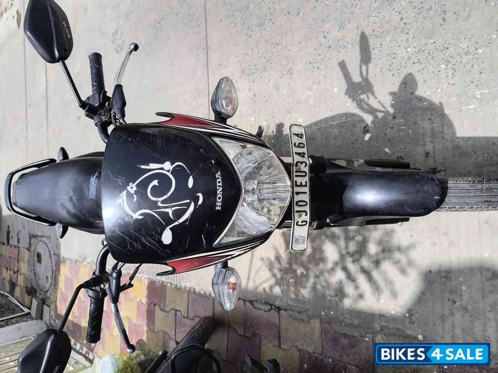 Black And Red Honda Dream Yuga