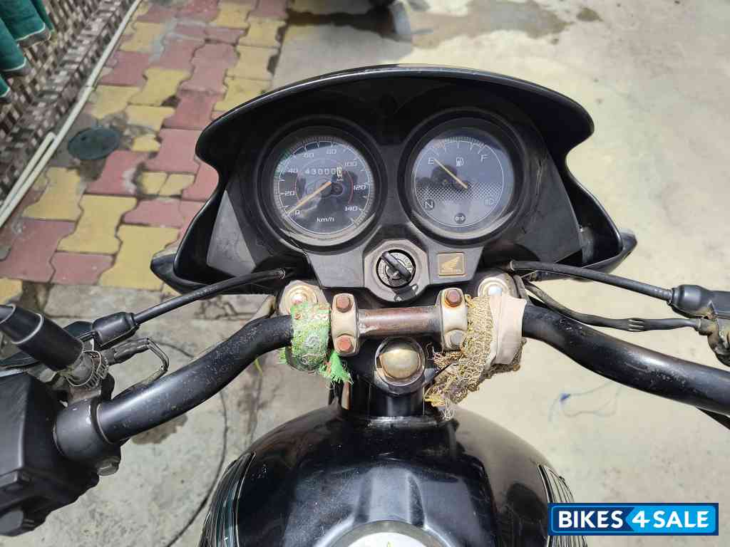 Black And Red Honda Dream Yuga