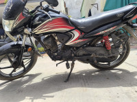 Black And Red Honda Dream Yuga