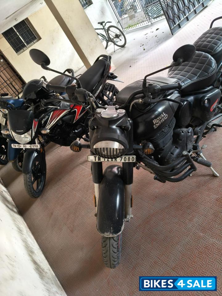 Stealth Black Royal Enfield Classic Stealth Black
