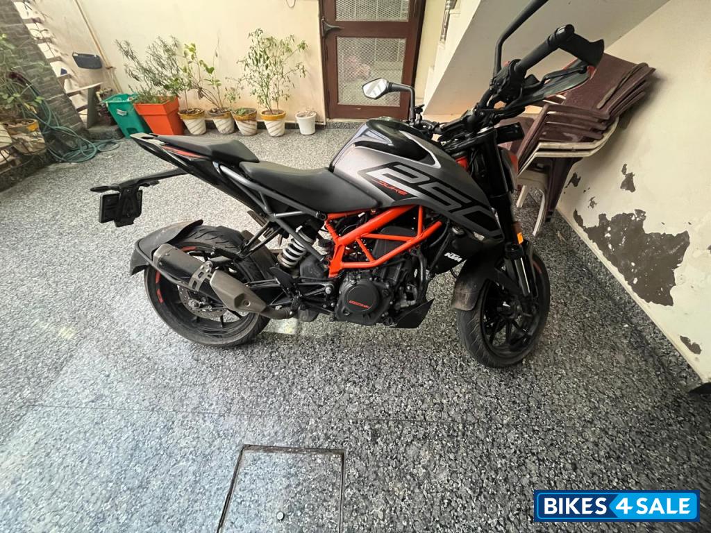Black KTM Duke 250