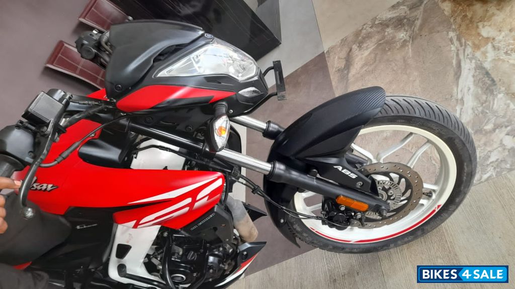 Red Bajaj Pulsar NS 160 BS6