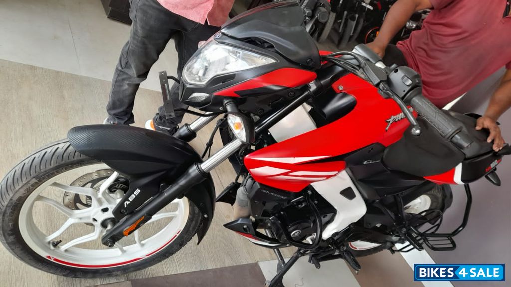 Red Bajaj Pulsar NS 160 BS6