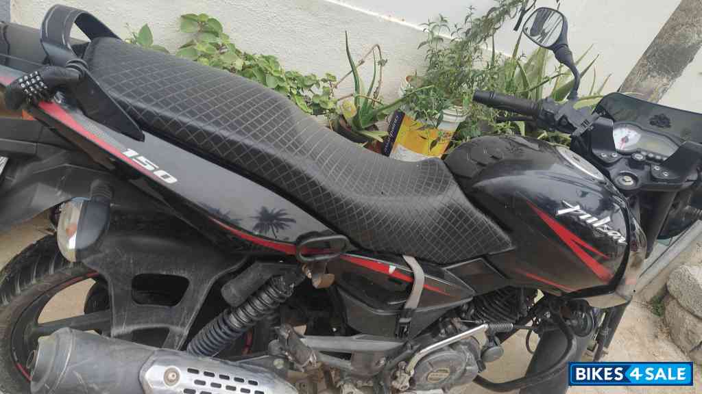Black Bajaj Pulsar 150