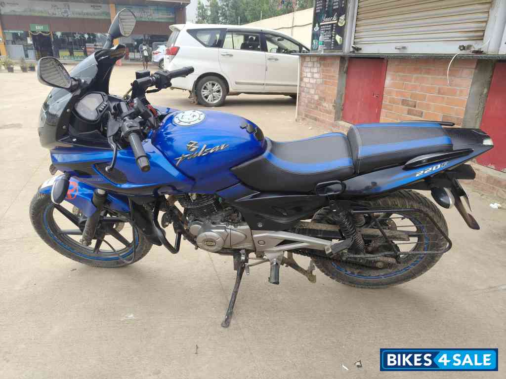 Blue Bajaj Pulsar 220F