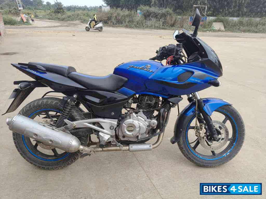 Blue Bajaj Pulsar 220F