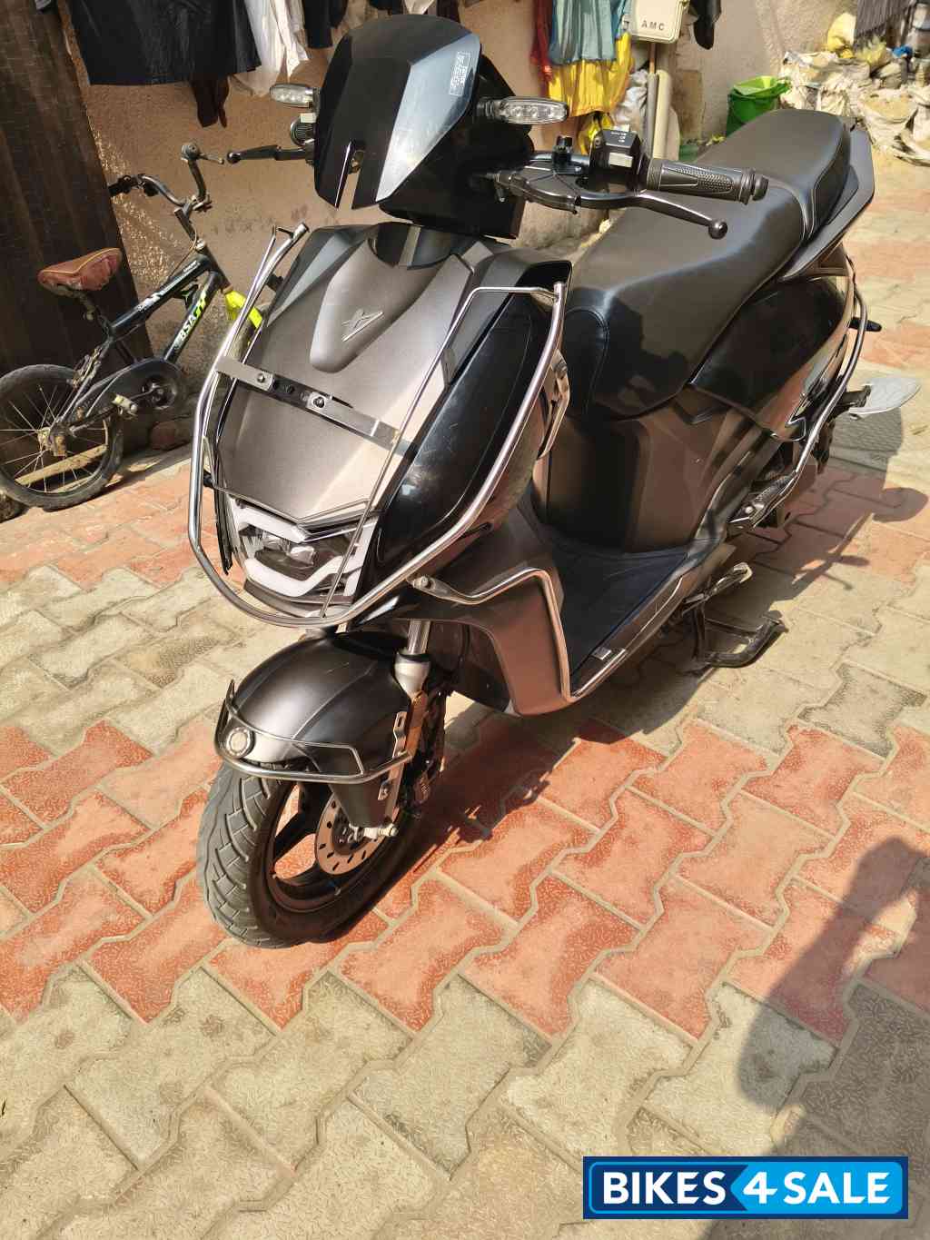 Black And Grey Vida V1 Plus