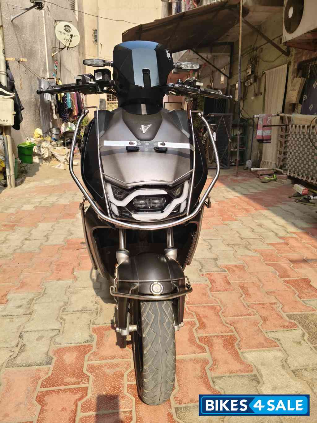 Black And Grey Vida V1 Plus