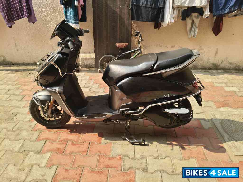 Black And Grey Vida V1 Plus