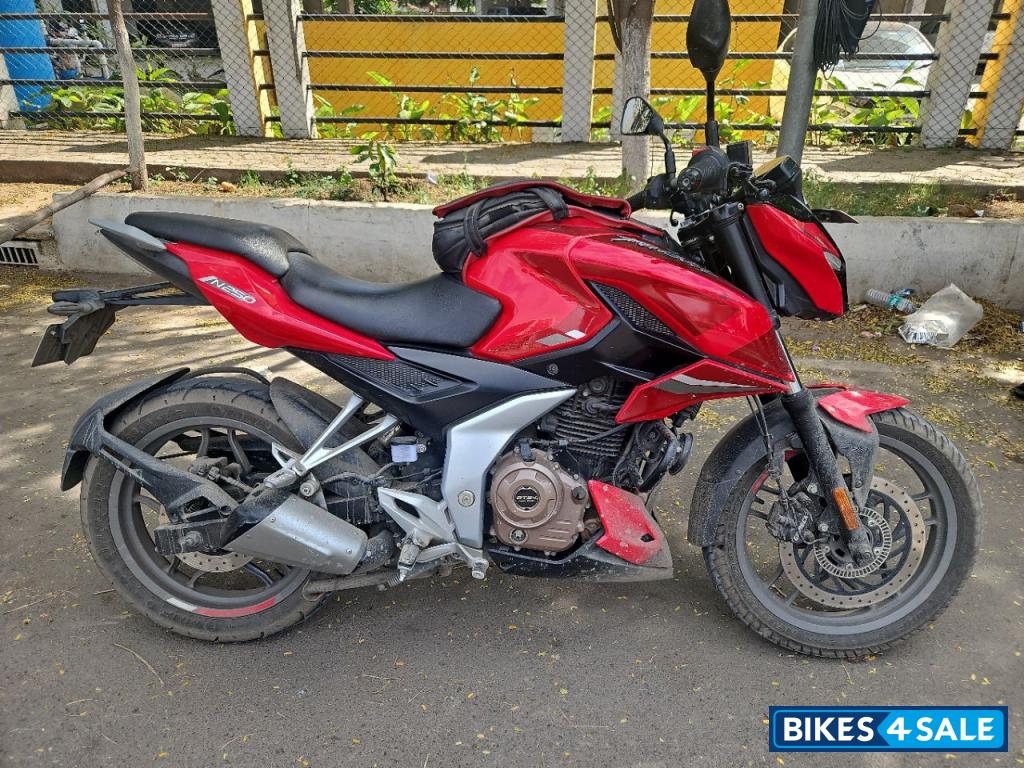 Red Bajaj Pulsar N250