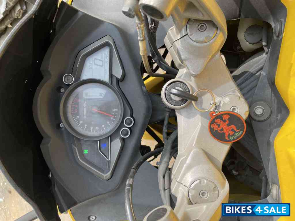 Bajaj Pulsar RS 200 ABS