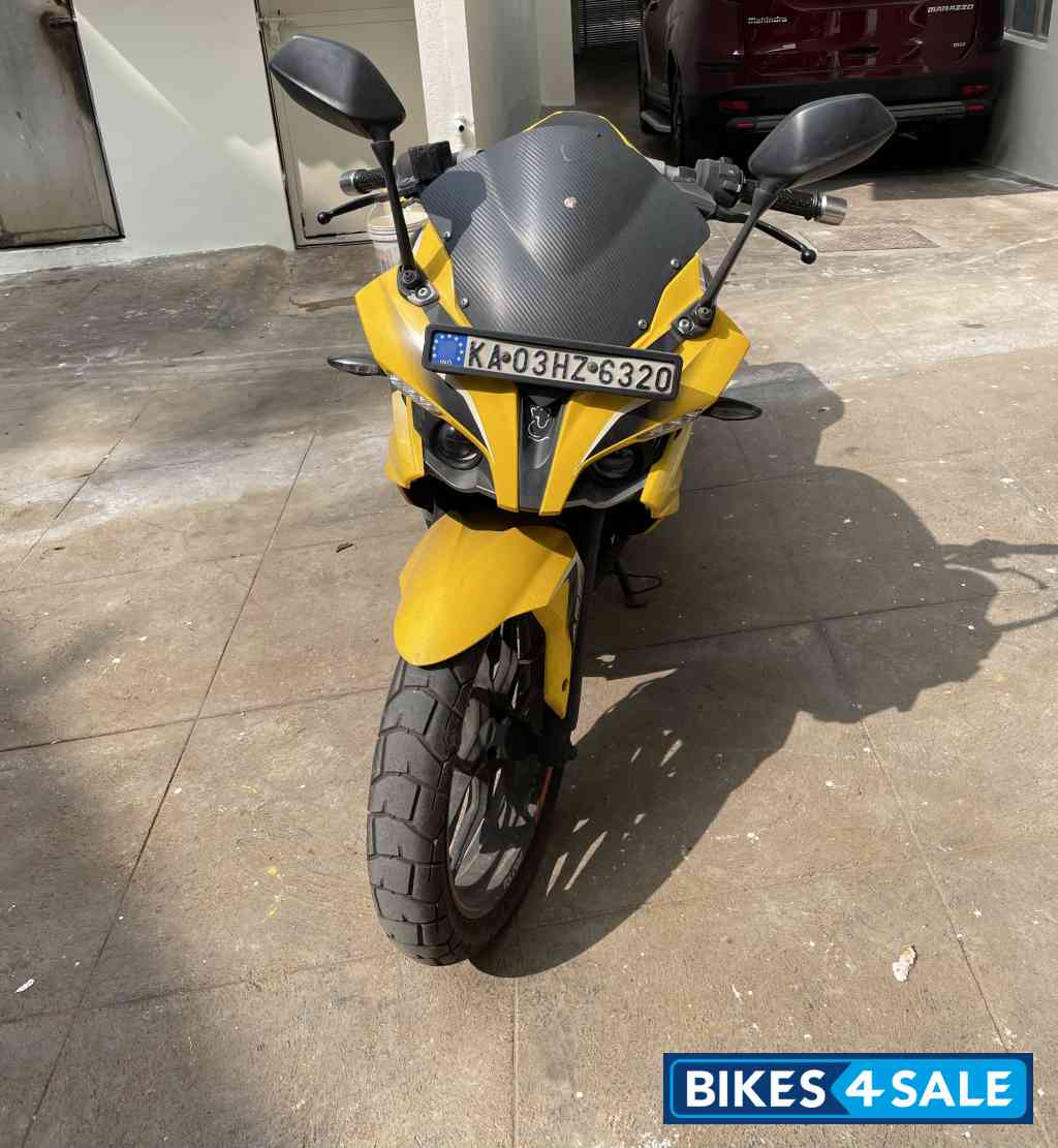 Bajaj Pulsar RS 200 ABS