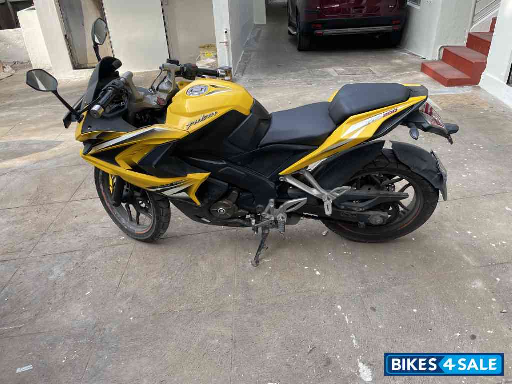 Bajaj Pulsar RS 200 ABS