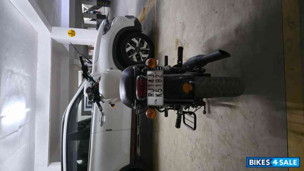 White Royal Enfield Thunderbird X 350