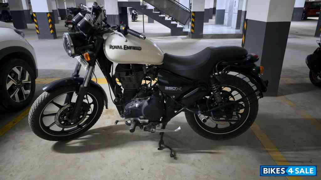 White Royal Enfield Thunderbird X 350