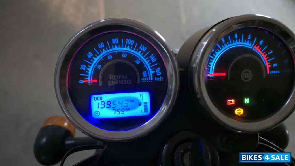 White Royal Enfield Thunderbird X 350