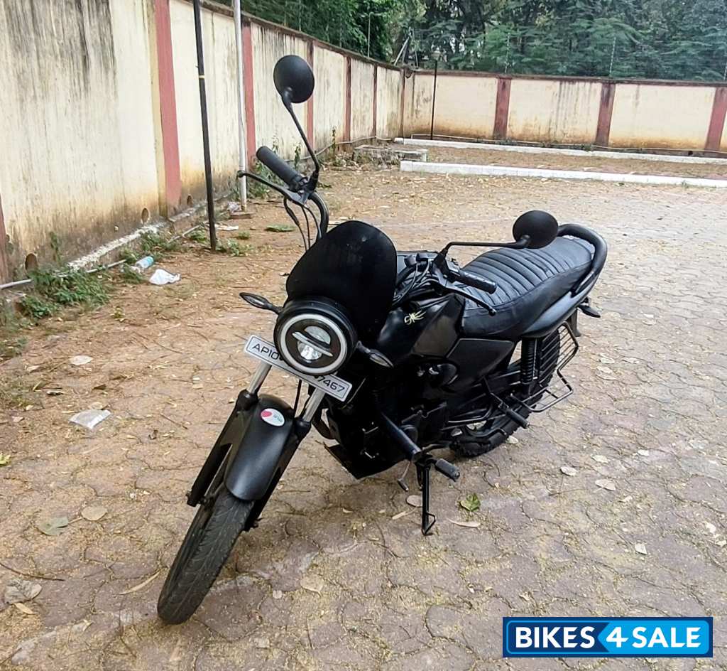 Black Honda Shine 125