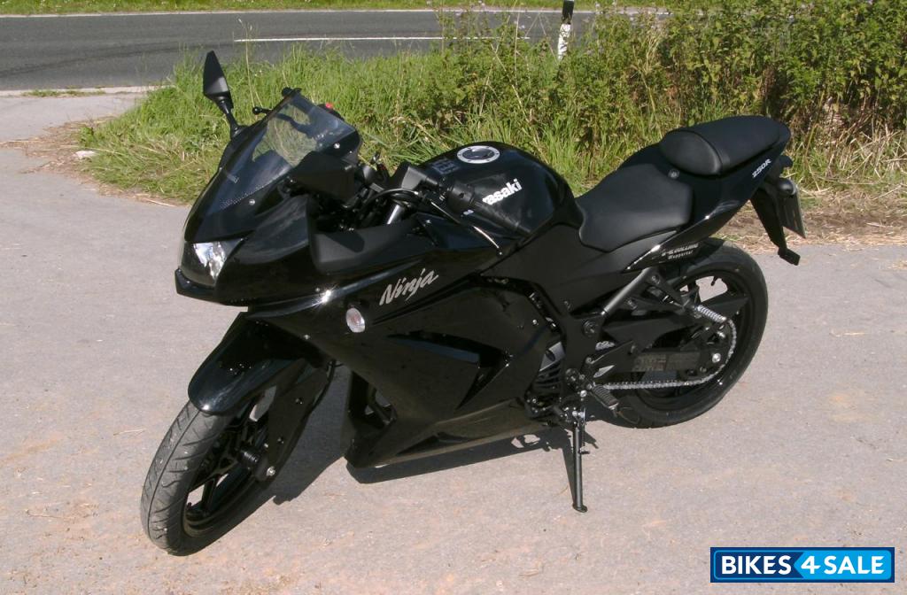 Black Kawasaki Ninja 250R