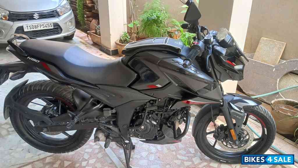 Black Bajaj Pulsar N150