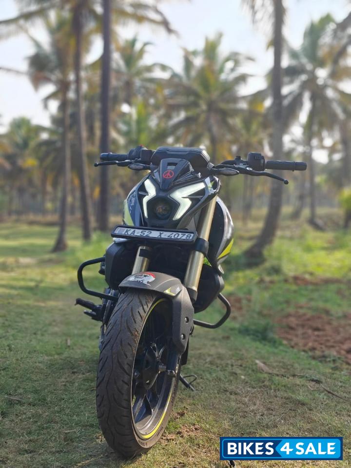 Peter Grey Bajaj Pulsar NS400Z