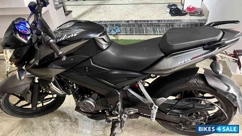 Black Bajaj Pulsar NS200