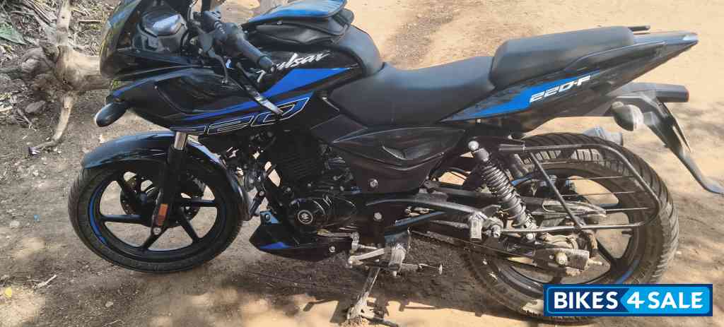 Bajaj Pulsar 220F