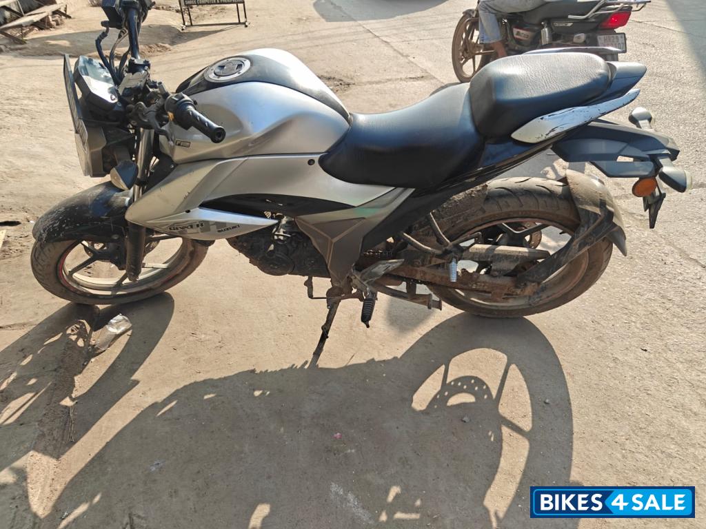 Grey Suzuki Gixxer 150