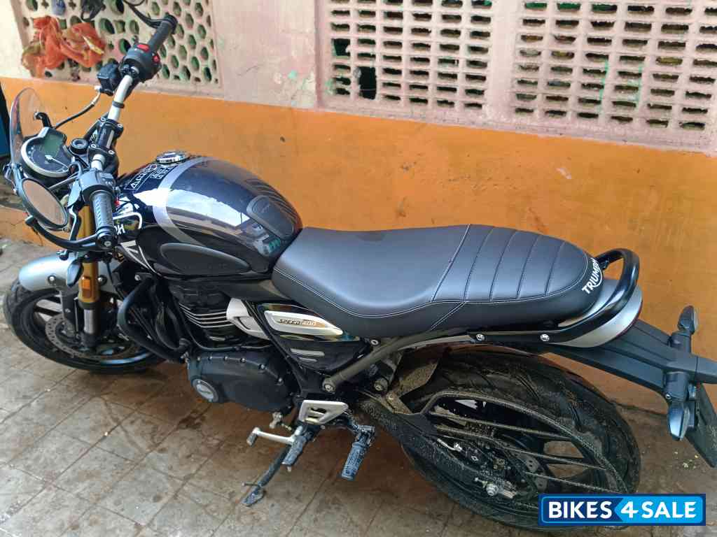 Black Triumph Speed 400