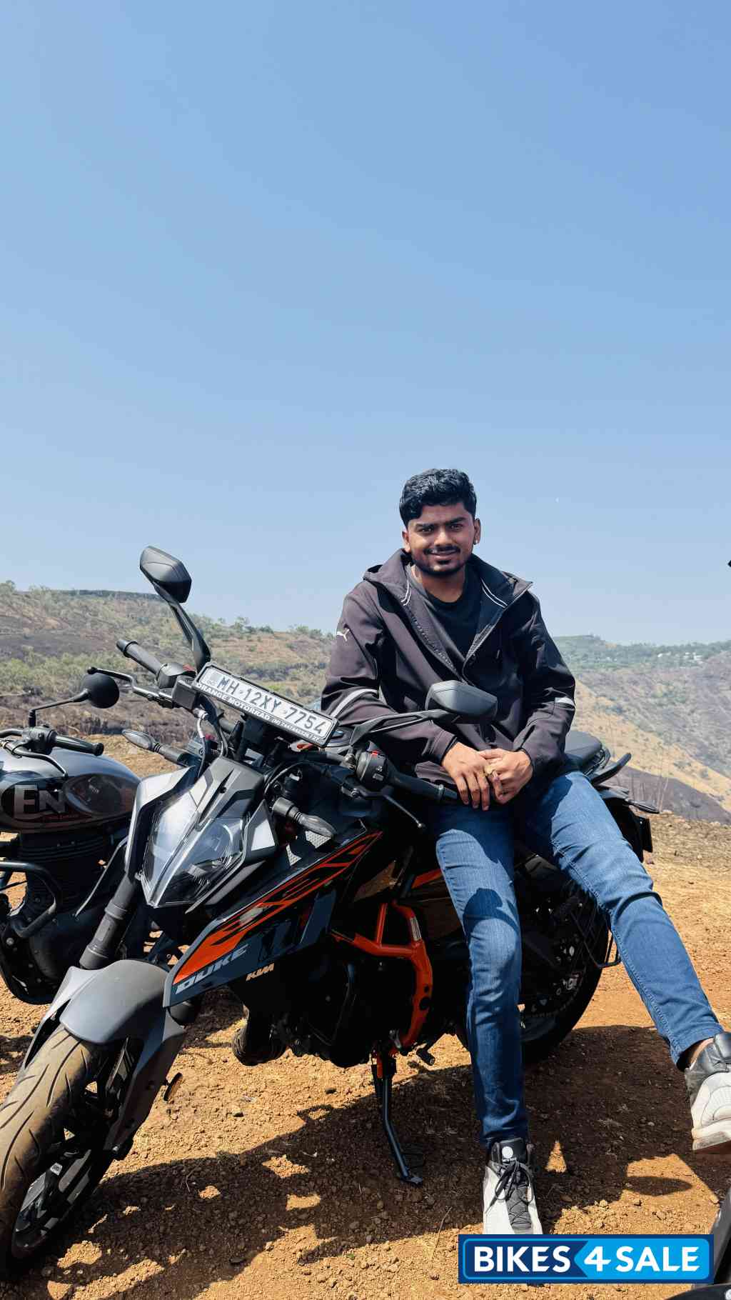 Black KTM Duke 390 2025