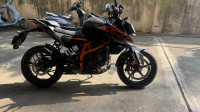 Black KTM Duke 390 2025
