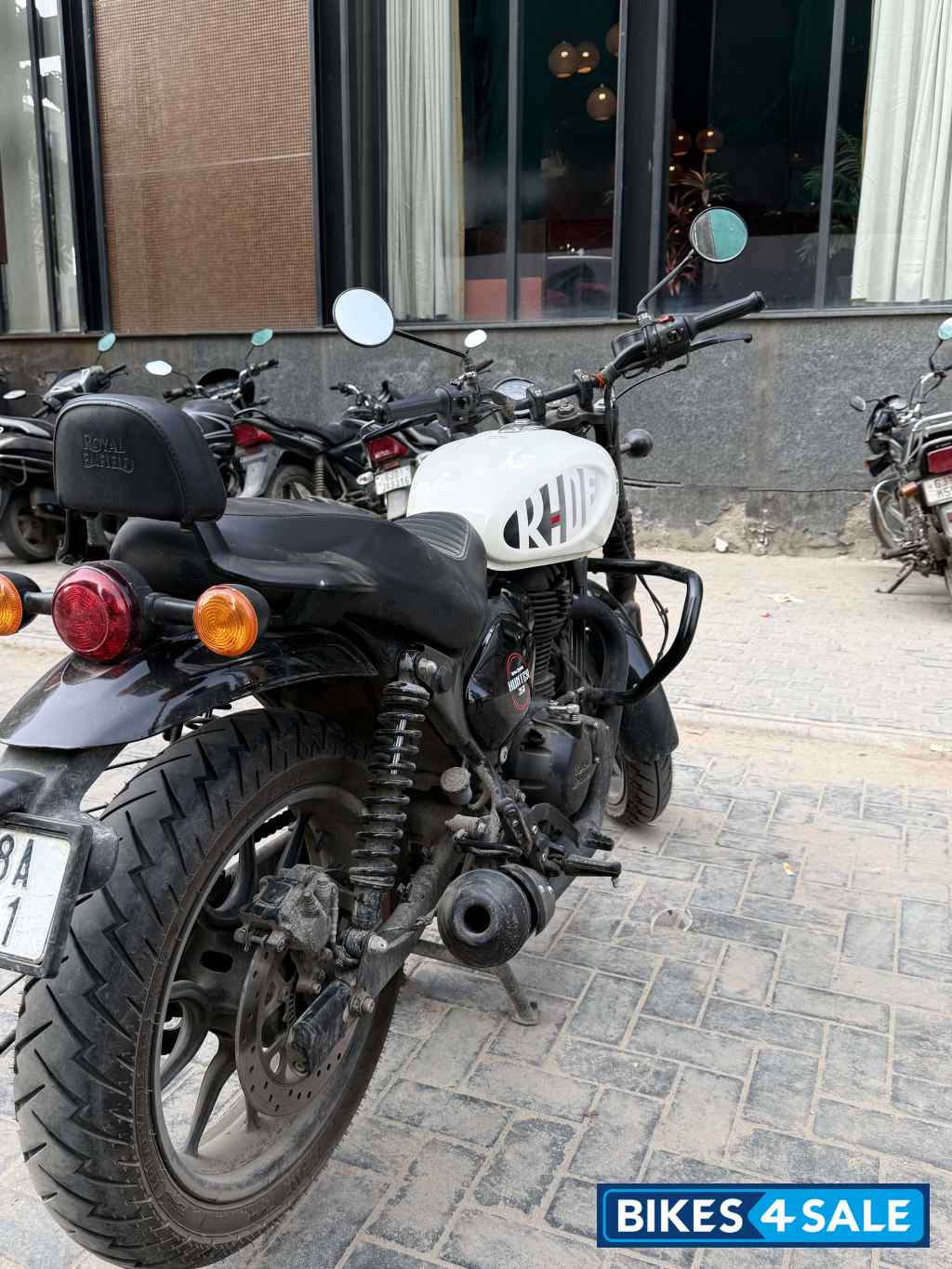 White Royal Enfield Hunter 350 Retro