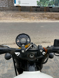 White Royal Enfield Hunter 350 Retro