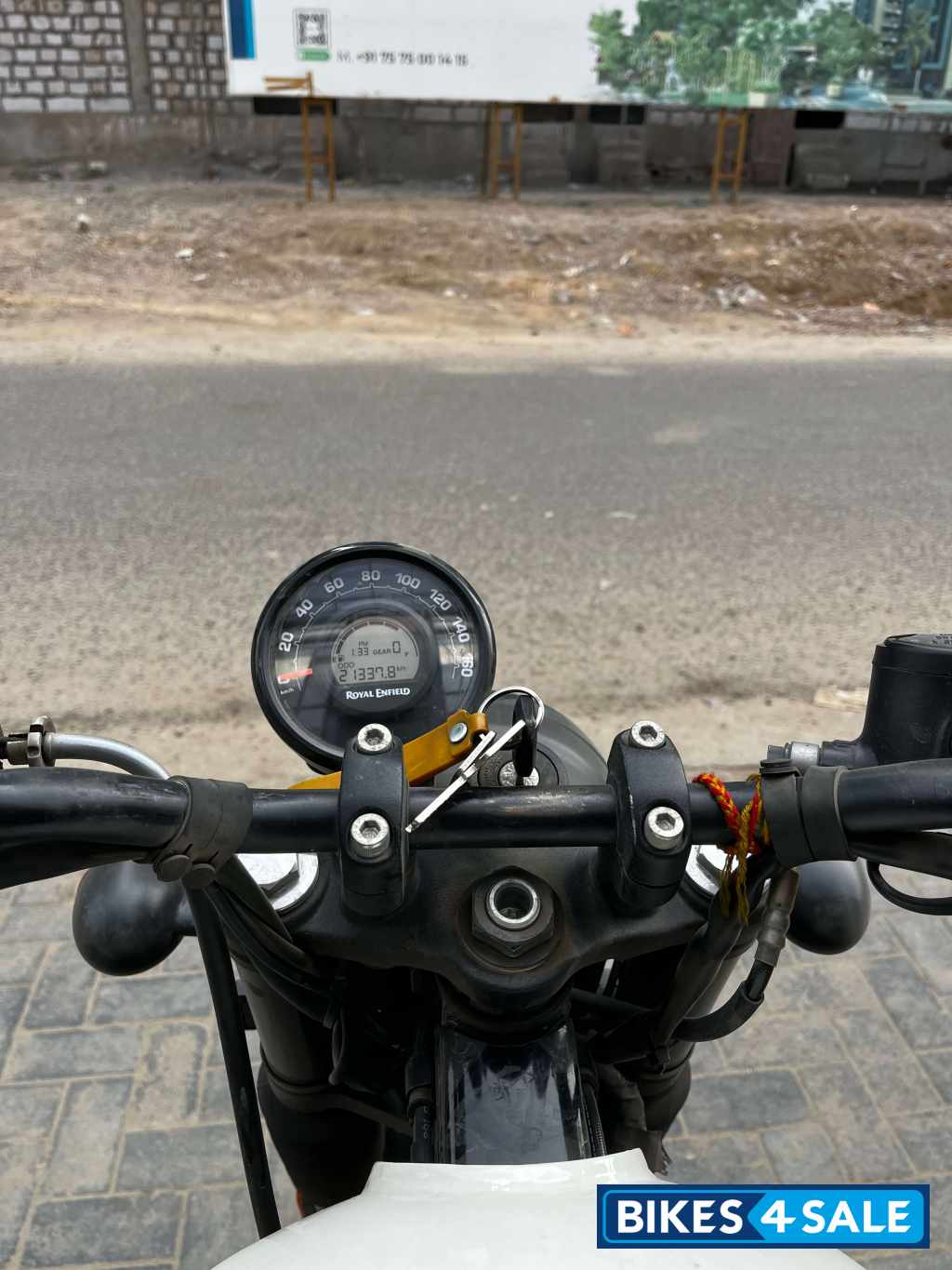 White Royal Enfield Hunter 350 Retro