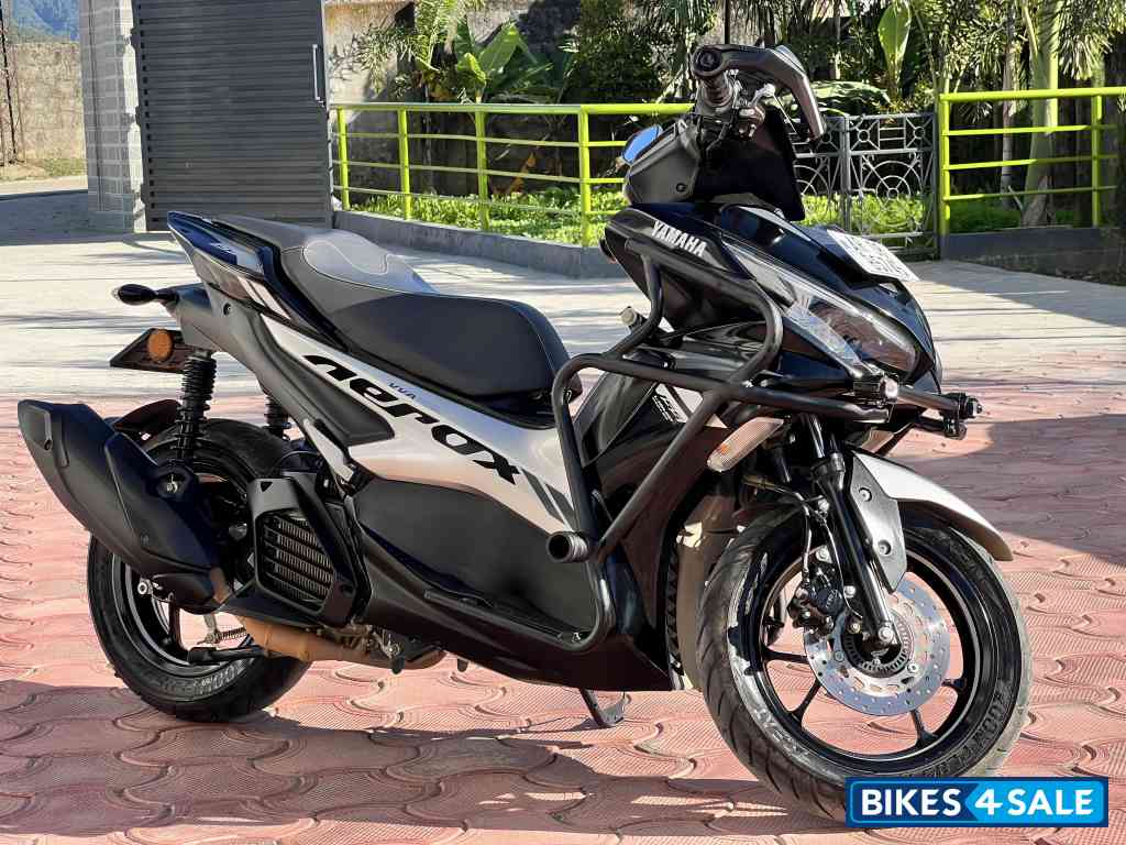 Metallic Black Yamaha Aerox 155