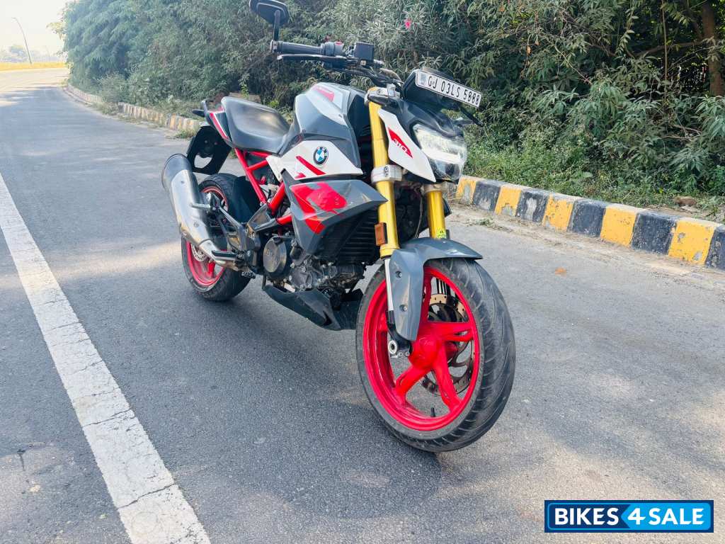 Limestone Metallic BMW G 310 R