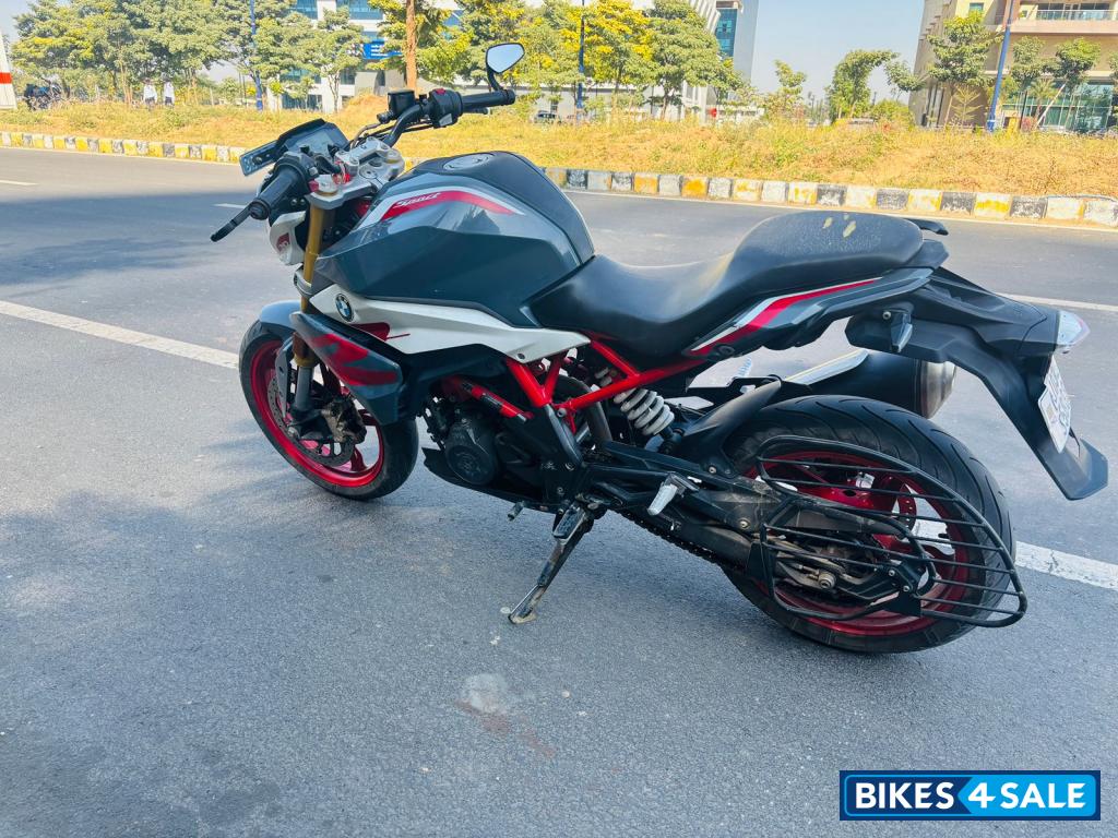 Limestone Metallic BMW G 310 R